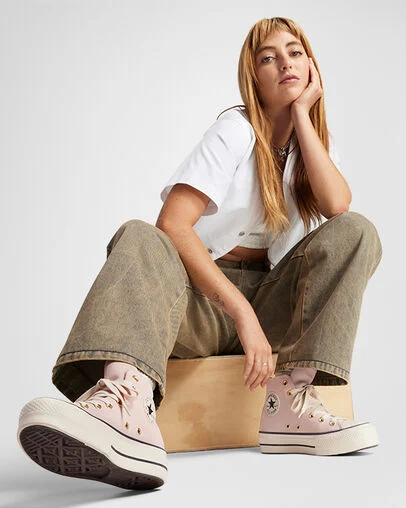 Chuck Taylor All Star Lift Platform Suede Pale Petal/Natural Ivory/Black, On Foot Shot 2