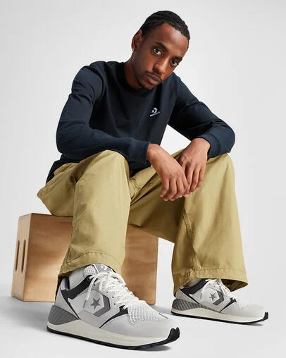 Wave Trainer Barely Grey/Vintage White, On Foot Shot 2