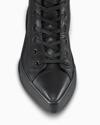 Chuck 70 De Luxe Pointed Leather Black/Black/Black, Detail Angle View