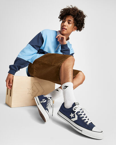 Star Player 76 Obsidian/Vintage White, On Foot Shot 1