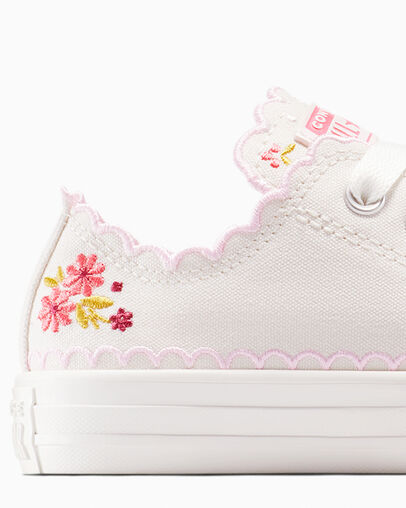 Chuck Taylor All Star Embroidered Flowers Vintage White/Sugar Berry, Detail Angle View