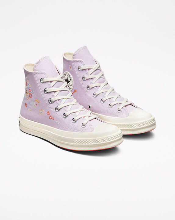 converse lila