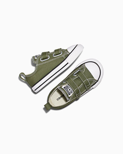 Chuck Taylor All Star Easy-On Canvas Utility, Angled View