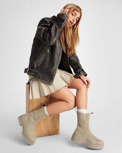 Chuck Taylor All Star Lugged Heel Chelsea Boot Vintage Cargo/Vintage Cargo, On Foot Shot 2