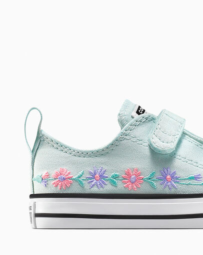 Chuck Taylor All Star Easy-On Embroidered Florals You Dew You, Detail Angle View
