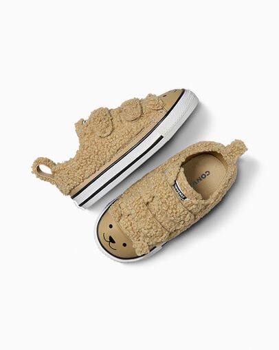 Chuck Taylor All Star Easy On Teddy Bear Nomad Khaki/Black/White, Angled View