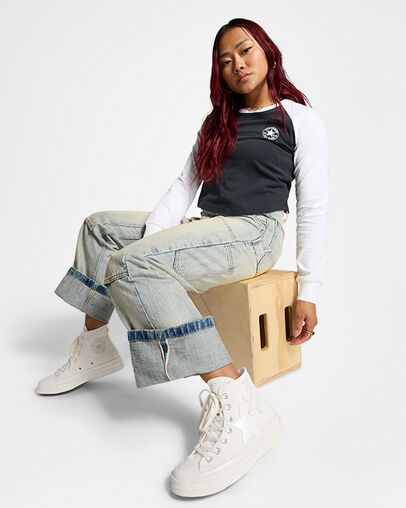 Chuck 70 Stars Vintage White/Natural Ivory, On Foot Shot 2