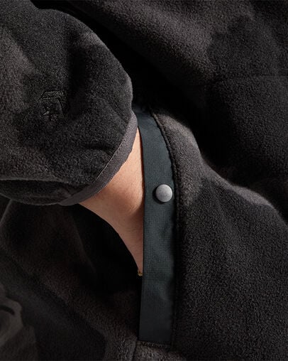 Fleece Popover Art Camo, Detail View