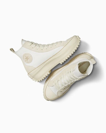 Run Star Hike Platform Canvas & Suede White/Vaporous Gray/Light Gold, Angled View