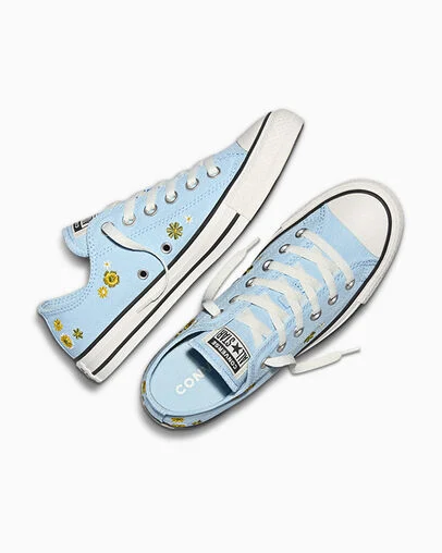 Chuck Taylor All Star Embroidered Florals Clear Skies/Bright Outlook, Angled View