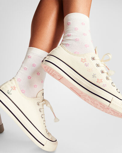 Chuck Taylor All Star Embroidered Little Flowers Egret/Egret/Black, Reflective View