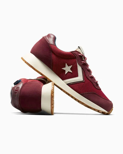 Omega Trainer Color Pop Days Ahead/Egret/Team Red, Detail Angle View