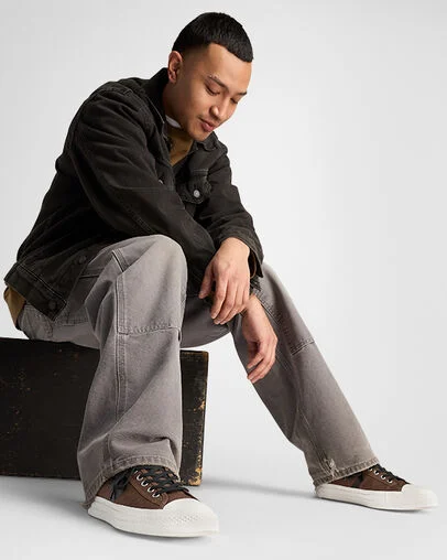 Star Player 76 Grounded/Black/Vintage White, On Foot Shot 2