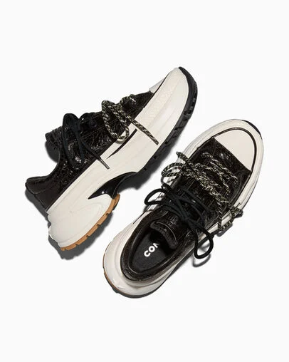 Run Star Crush Distressed Patent Black/Egret/Light Gum Honey, Angled View