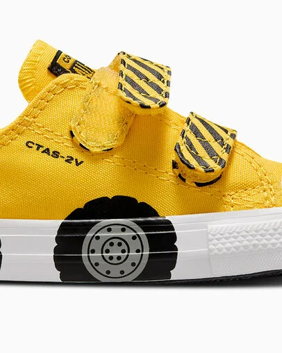 Chuck Taylor All Star Construction Truck Easy-On Amarillo/Black/White, Detail Angle View