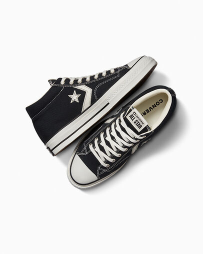 Star Player 76 Black/Vintage White/Egret, Angled View