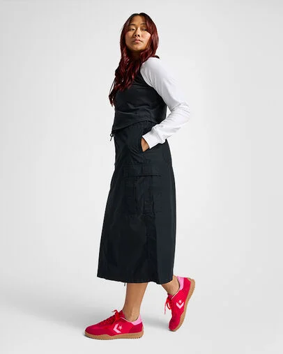 Run Star Trainer Red/Pink/Egret, On Foot Shot 1