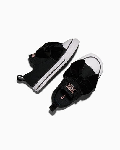 Chuck Taylor All Star One Strap Velvet Bows Black/White/Petal Pit, Angled View