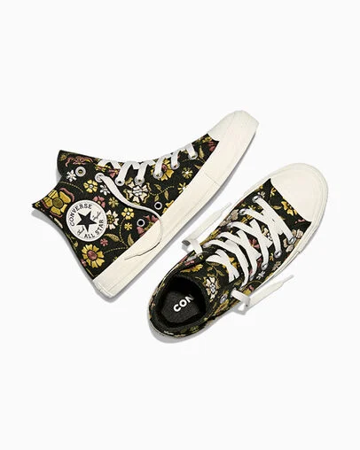 Chuck Taylor All Star Retro Flowers Black/In The Weeds/Hay Day, Angled View