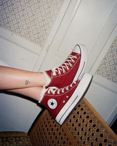 Chuck Taylor All Star Lift Platform Canvas Rottin Apple/White/Black, On Foot Shot 1