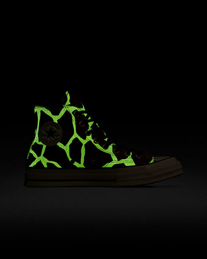 Chuck 70 Glow-In-The-Dark Giraffe Print Ginger Snap/Egret/Gopher Gold, Detail Angle View