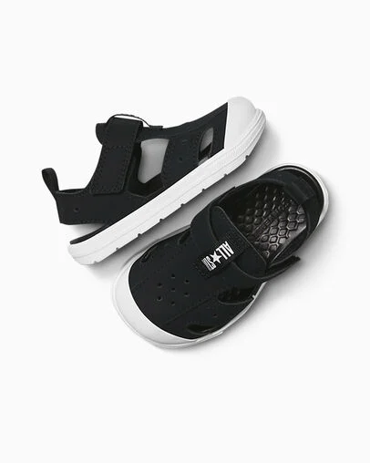 Chuck Taylor Utility Sandal Easy-On Black/White/Black, Angled View