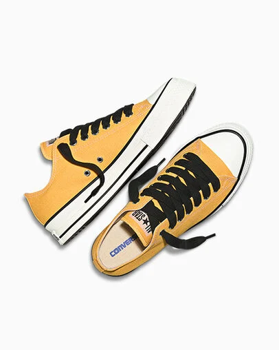 Chuck Taylor Throwback Gold Palm/Vintage White/Black, Angled View
