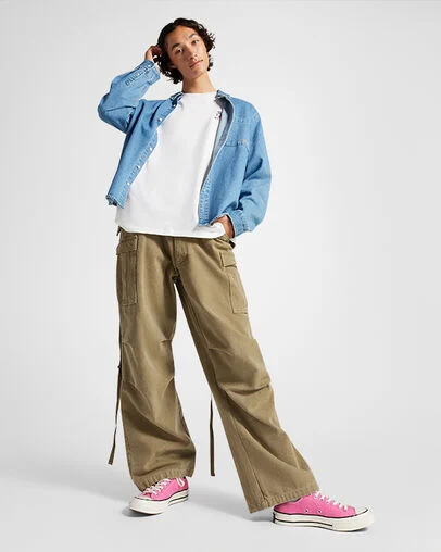 Chuck 70 Canvas Pink/Egret/Black, On Foot Shot 1