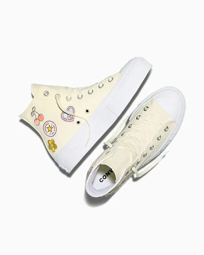Chuck Taylor All Star Lift Platform Retro Appliqu&eacute;s Egret/White/Black, Angled View
