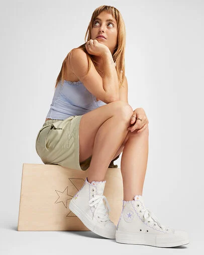 Chuck Taylor All Star Lift Platform Embroidered Flowers Vintage White/Violet Heat, On Foot Shot 2