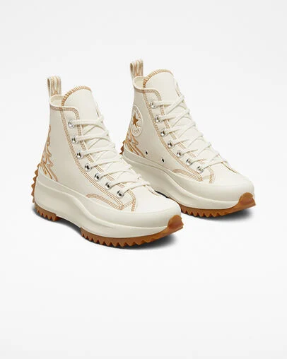 Run Star Hike Platform Western Embroidery Egret/Dark Soba/Gum Honey, Angled View