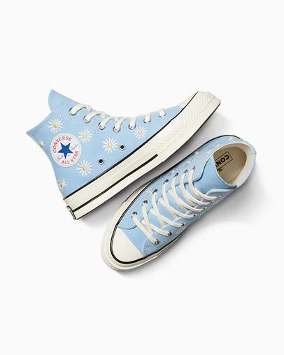 Chuck 70 Embroidered Daisies Blue It/White/Black, Angled View