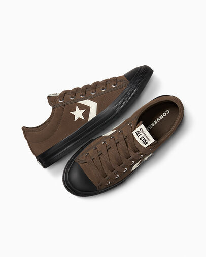 Star Player 76 Suede Engine Smoke/Black/Egret, Angled View