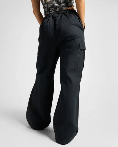 Cargo Pants Converse Black, Full Body View