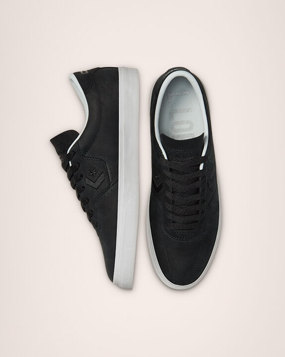 white converse skate shoes