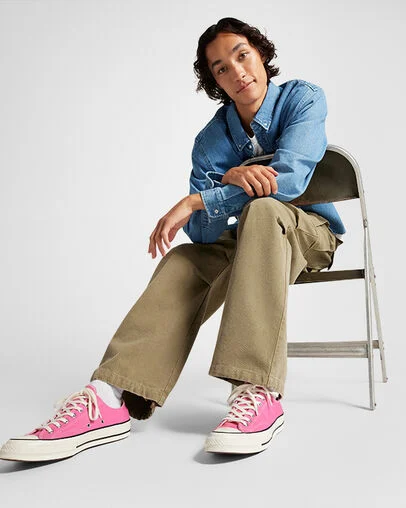 Chuck 70 Canvas Pink/Egret/Black, On Foot Shot 2