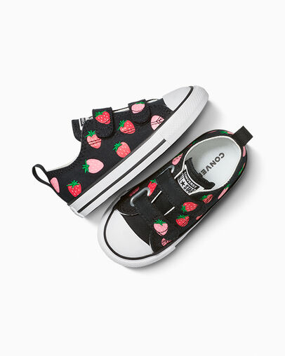 Chuck Taylor All Star Strawberries Easy-On Black/Soft Red/Watermelon Pink, Angled View