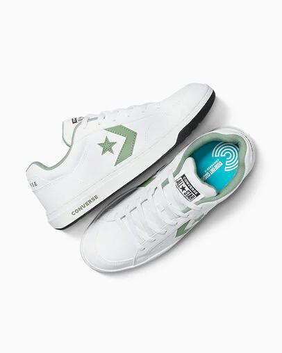 Pro Blaze V2 White/White/Foothill Green, Angled View