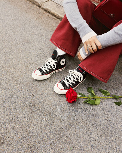 Chuck 70 Valentine's Day Black/Egret/Days Ahead Red, On Foot Shot 2