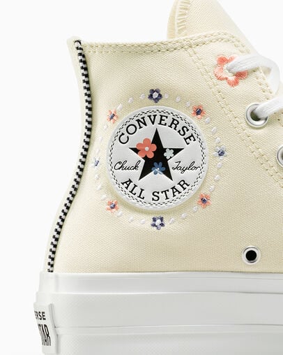 Chuck Taylor All Star Lift Platform Petite Petals Light Dune/White/Vintage Peach, Detail Angle View