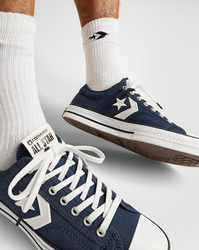 Star Player 76 Obsidian/Vintage White, On Foot Shot 2