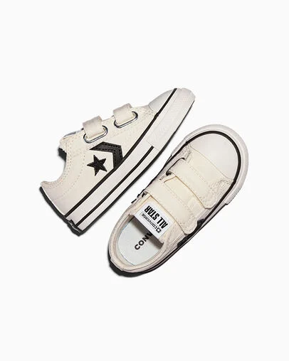 Star Player 76 Easy-On Canvas Vintage White/Black/Egret, Angled View