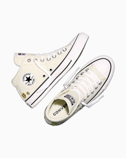 Chuck Taylor All Star Madison Retro Flowers Egret/Mud Season, Angled View