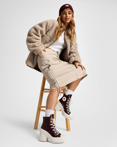 Chuck 70 De Luxe Heel Crinkle Leather Bloodstone/Egret/Black, On Foot Shot 2