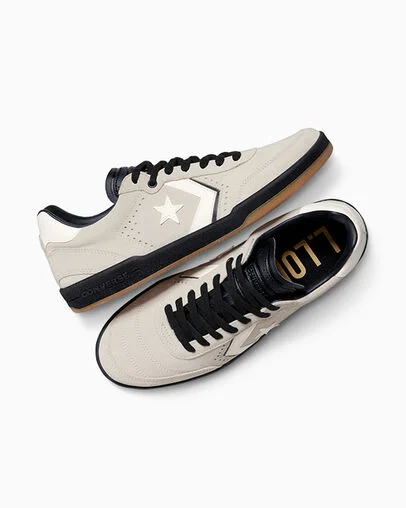 CONS Louie Lopez Pro 2 Suede Egret/Black/Gum, Angled View