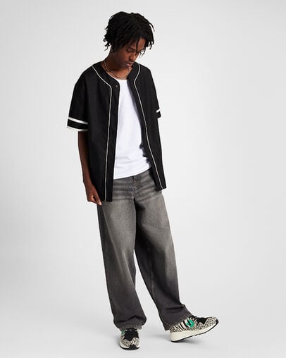 Wave Trainer Black/Vintage White/Apex Green, On Foot Shot 1