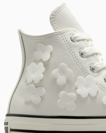 Chuck Taylor All Star Leather 3D Flowers Vintage White/Egret/Black, Detail Angle View