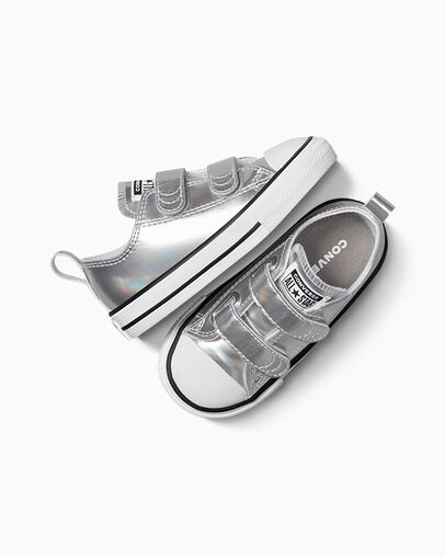 Chuck Taylor All Star Metallic Silver/White/Silver, Angled View