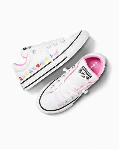 Chuck Taylor All Star Street Embroidered Flowers Easy-On White/Oops Pink/Fever Dream, Angled View