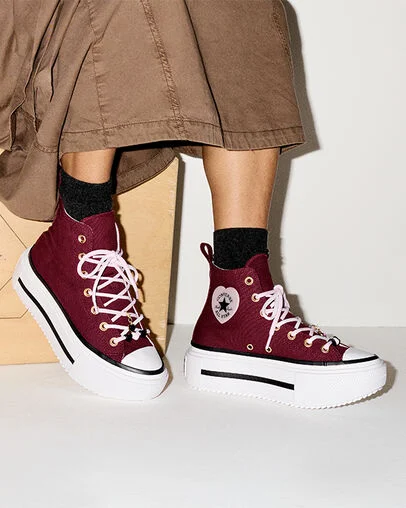 Chuck Taylor All Star Double Stack Platform Heart Charm Deep Bordeau/Sugar Berry/White, On Foot Shot 2
